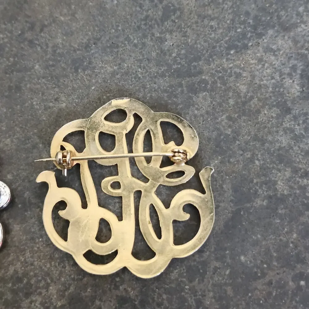 Unbranded pins brooches